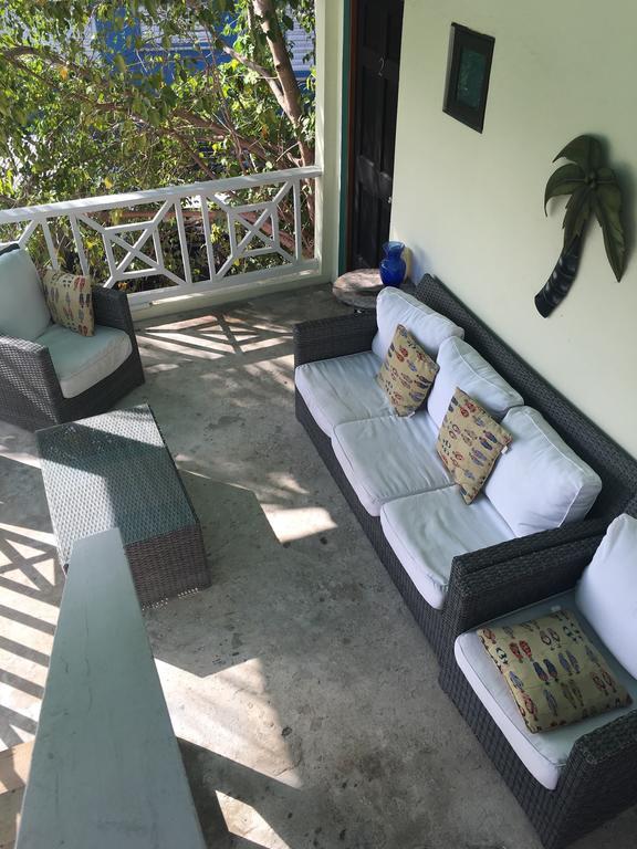 Mamacitas Guest House Isla Culebra ภายนอก รูปภาพ